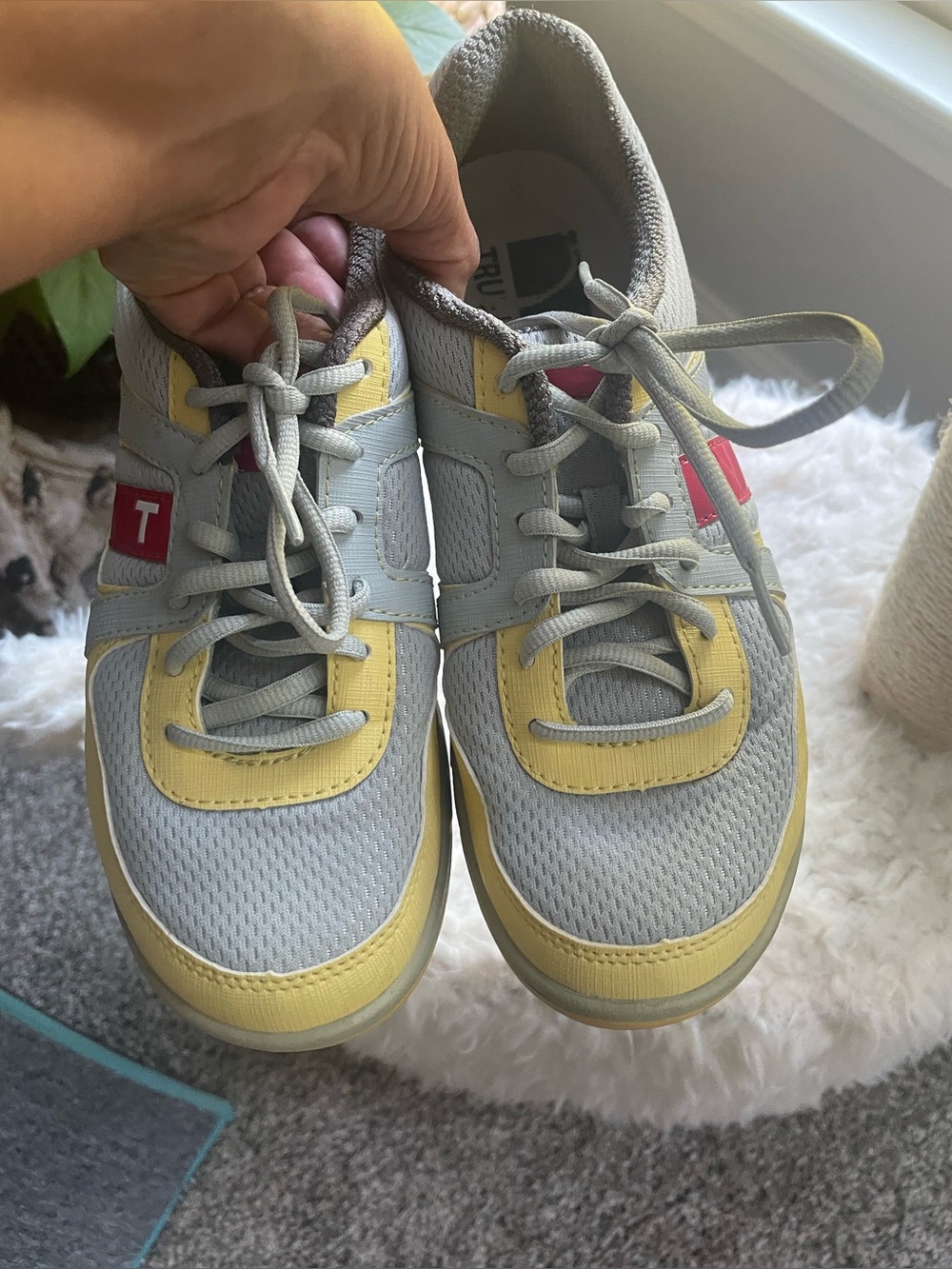 True Linkswear Woman’s Athletic Golf Shoe in SZ 7 in gently used condition